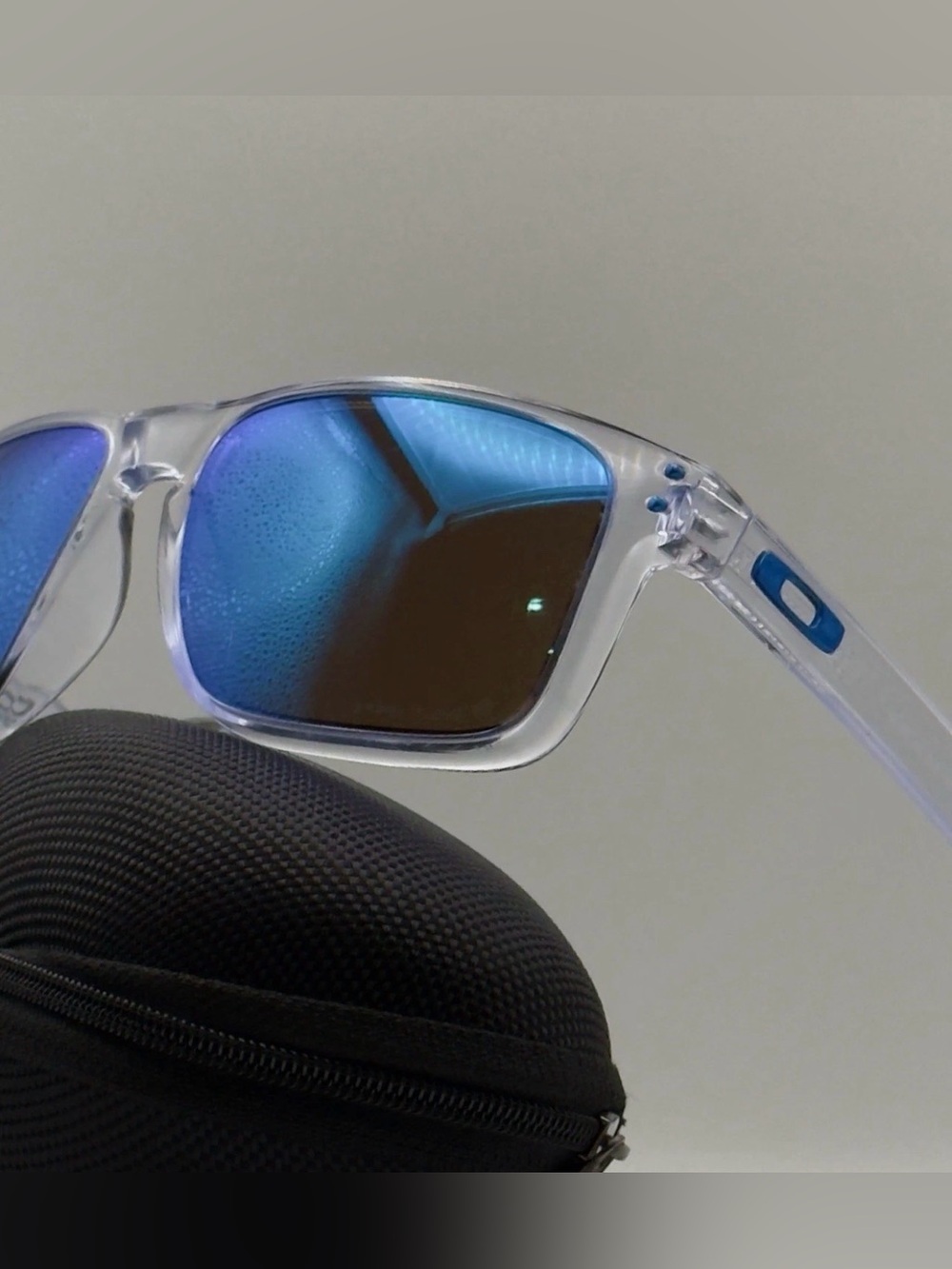 Oakley Holbrook XL Clear Prizm Sapphire Polarized
